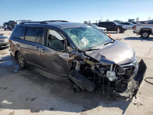 2018 Toyota Sienna XLE