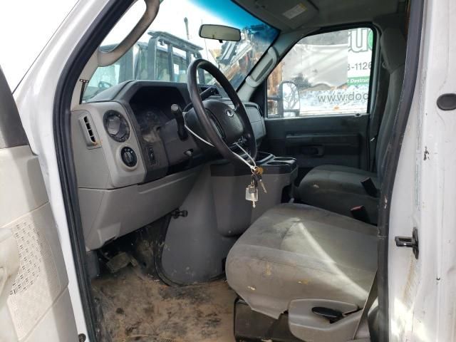 2018 Ford Econoline E450 Super Duty Cutaway Van