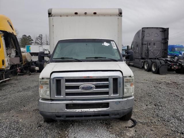 2010 Ford Econoline E350 Super Duty Cutaway Van