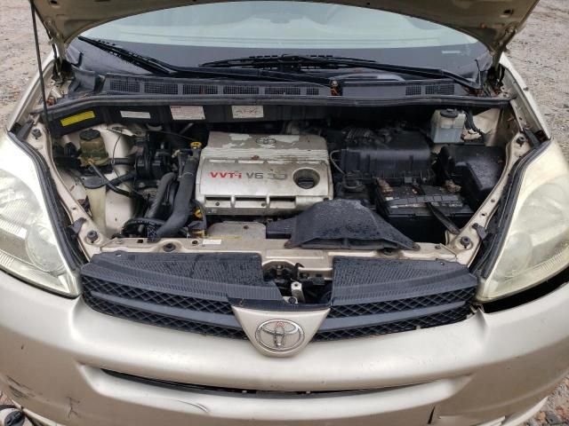 2005 Toyota Sienna XLE