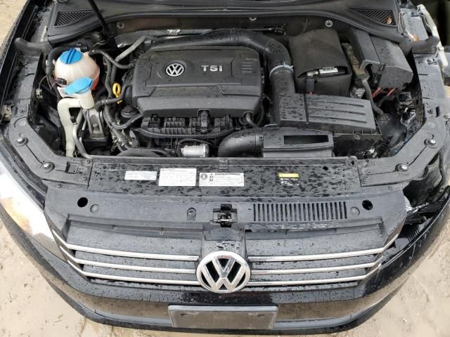 2015 Volkswagen Passat SE