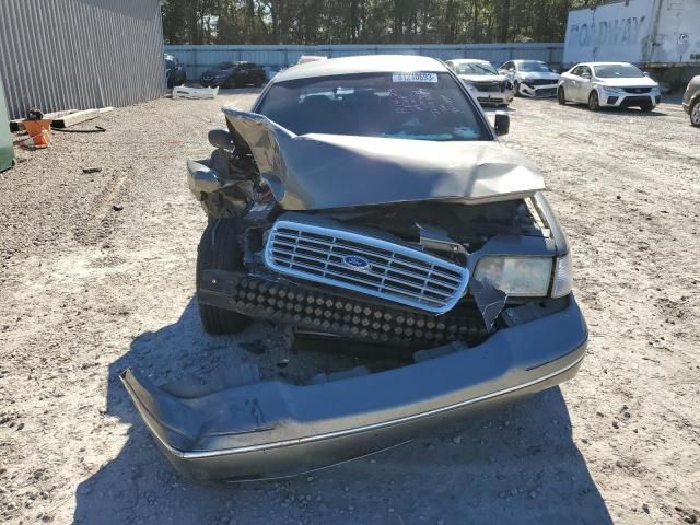 2003 Ford Crown Victoria