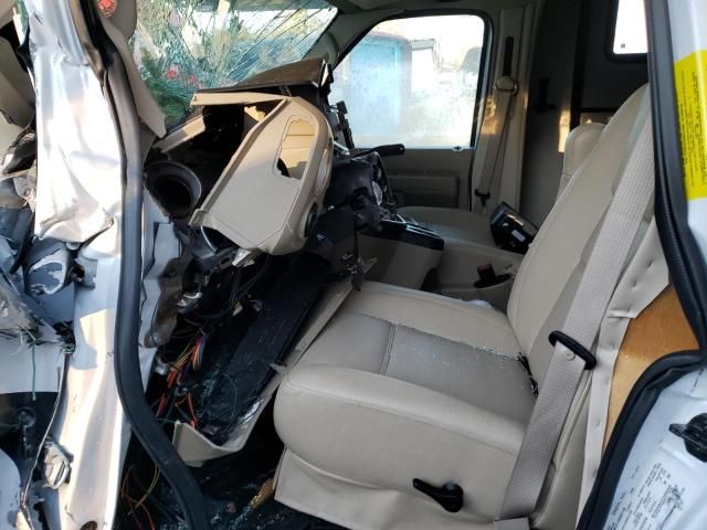 2019 Ford Econoline E450 Super Duty Cutaway Van