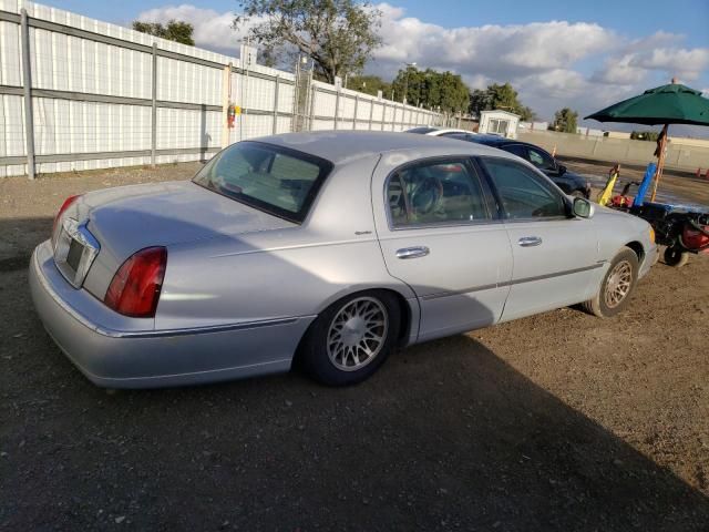 2001 Lincoln Town Car Signature