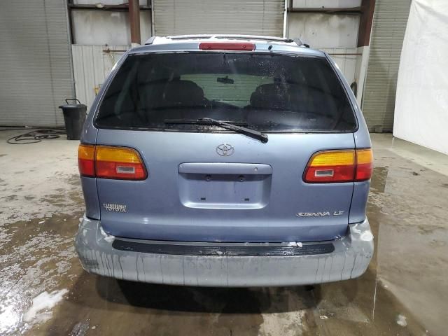 2000 Toyota Sienna LE