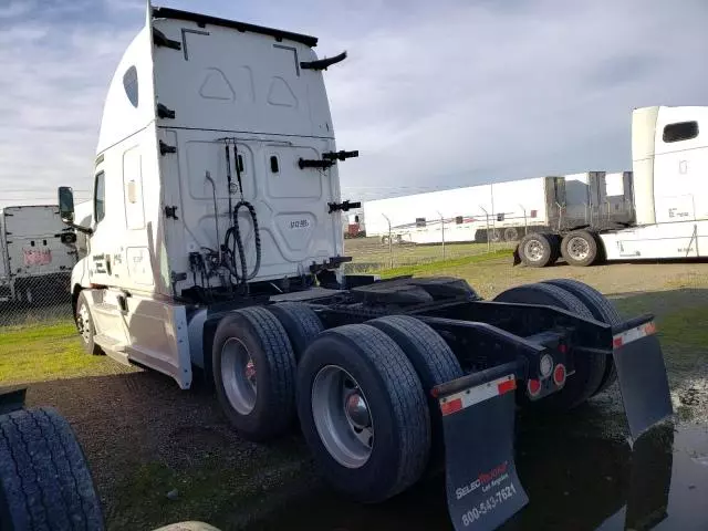 2019 Freightliner Cascadia 126