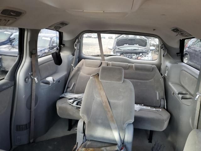 2004 Toyota Sienna CE