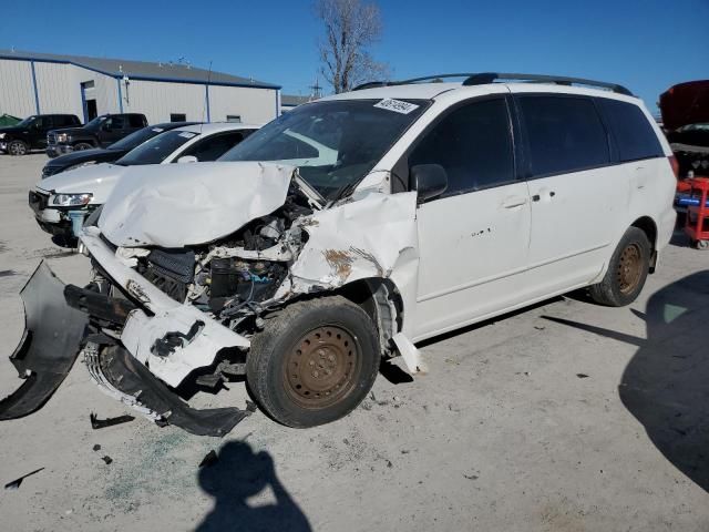 2005 Toyota Sienna CE