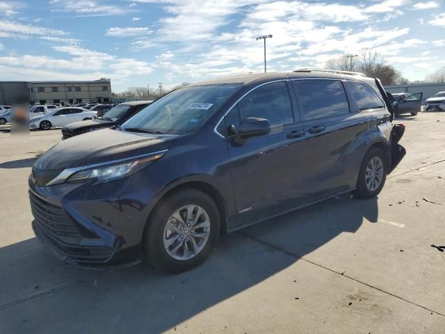 2021 Toyota Sienna LE