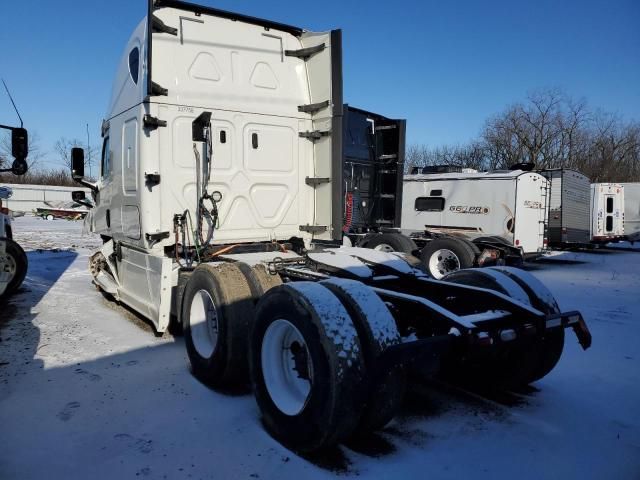 2020 Freightliner Cascadia 126