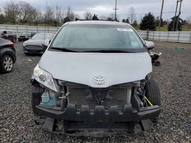 2014 Toyota Sienna LE