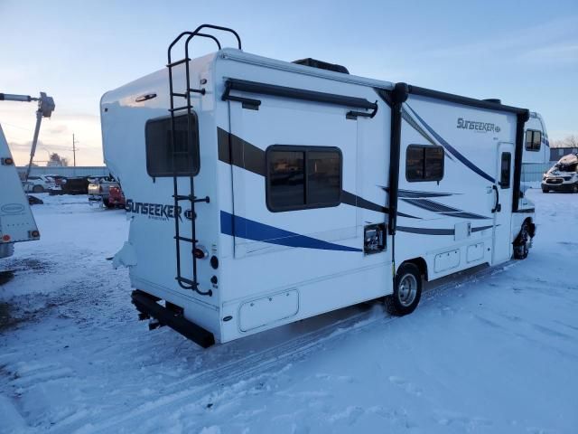 2019 Ford Econoline E450 Super Duty Cutaway Van