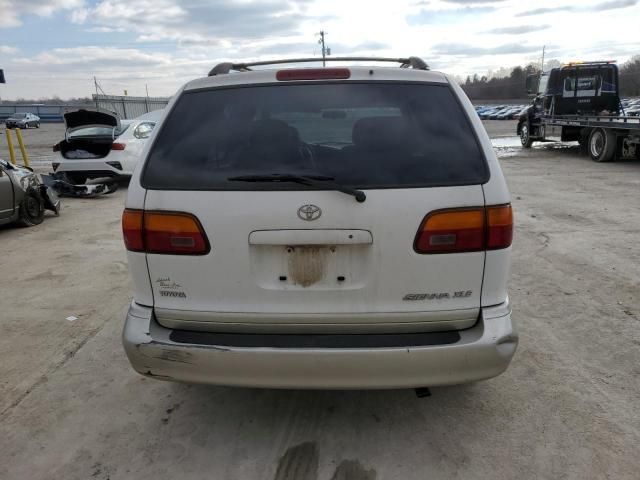 2000 Toyota Sienna LE