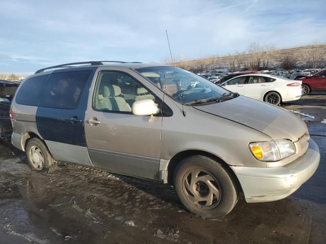 2000 Toyota Sienna LE