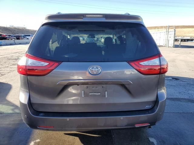 2017 Toyota Sienna XLE