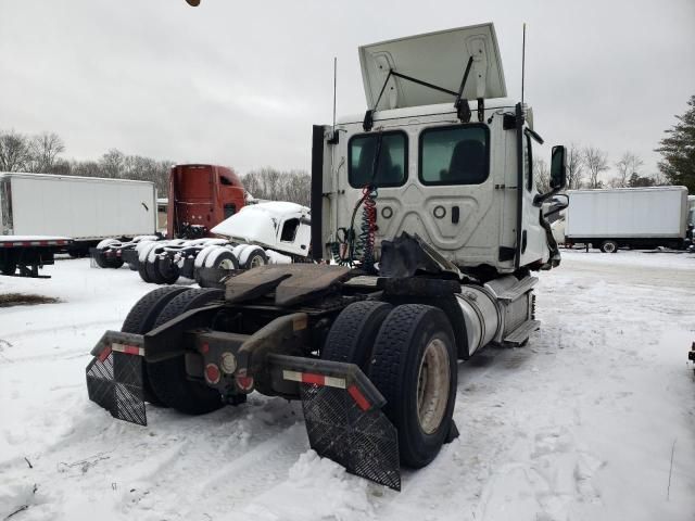 2020 Freightliner Cascadia 116