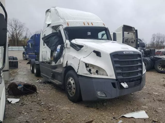 2021 Freightliner Cascadia 126