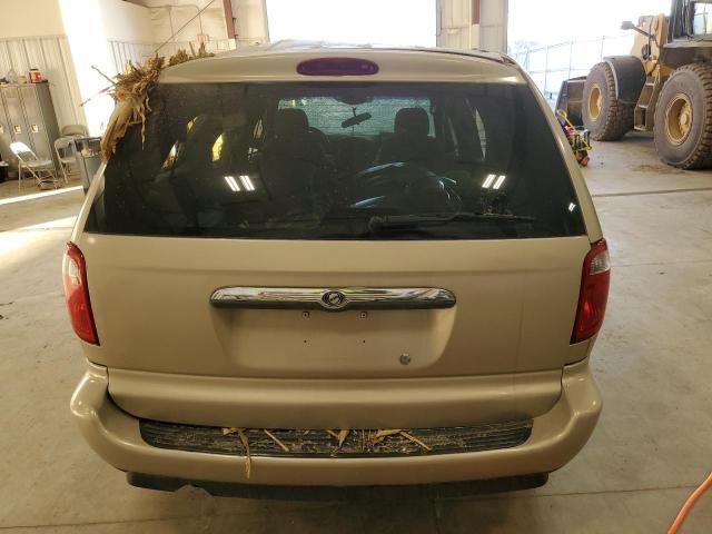 2005 Chrysler Town & Country LX