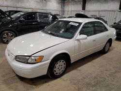 Carros salvage sin ofertas aún a la venta en subasta: 1999 Toyota Camry CE