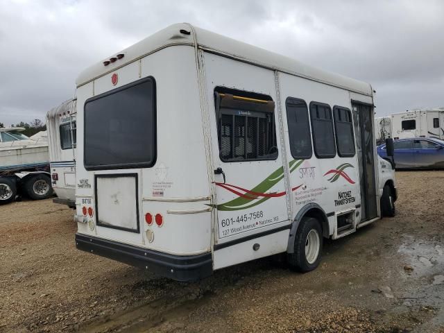 2014 Ford Econoline E350 Super Duty Cutaway Van