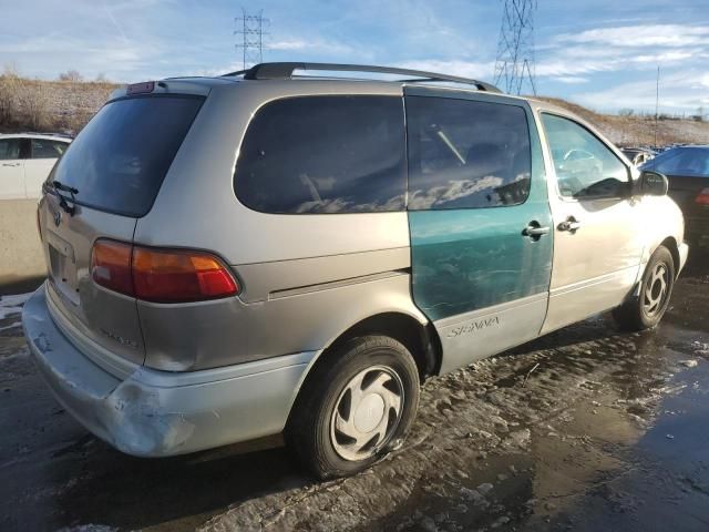 2000 Toyota Sienna LE