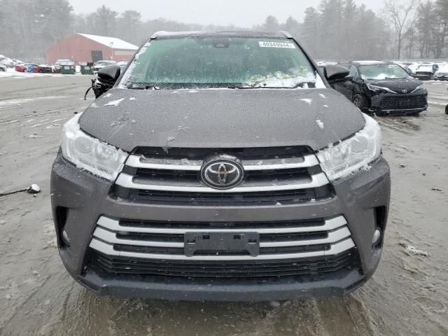 2017 Toyota Highlander SE