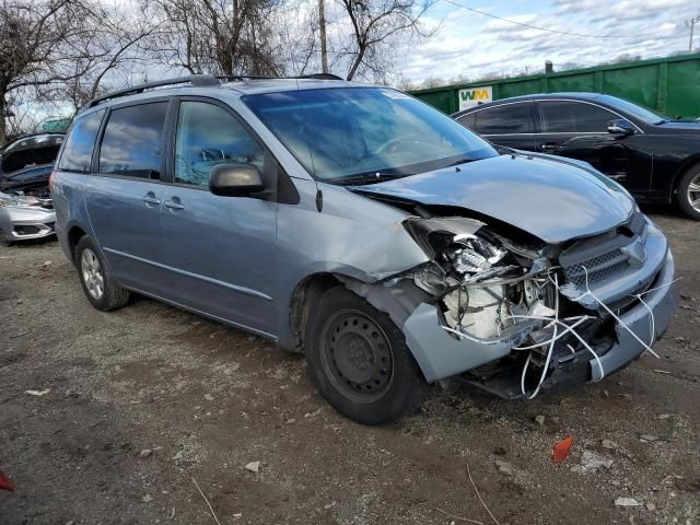 2004 Toyota Sienna CE