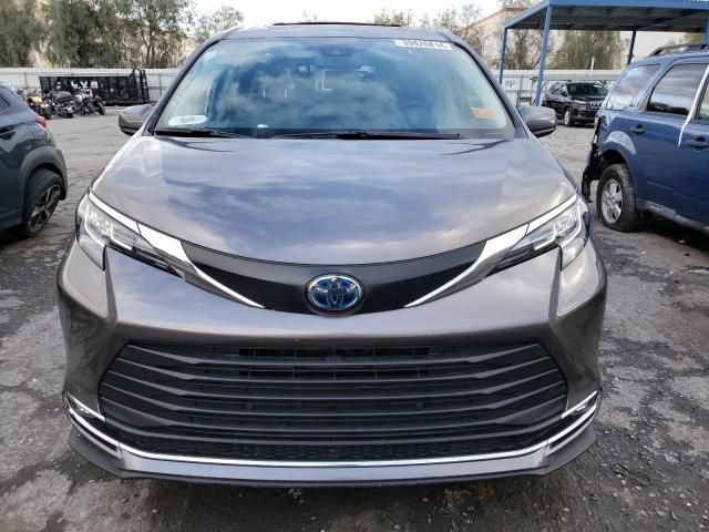 2023 Toyota Sienna XLE