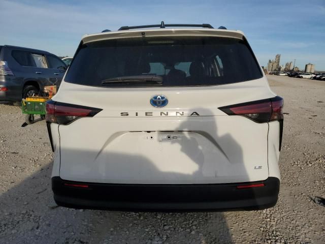 2022 Toyota Sienna LE