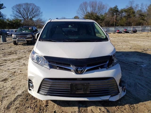 2018 Toyota Sienna XLE