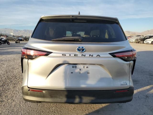 2022 Toyota Sienna LE