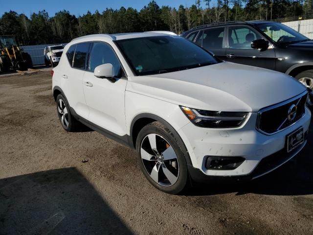 2020 Volvo XC40 T5 Momentum