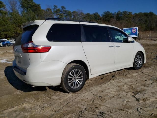 2018 Toyota Sienna XLE