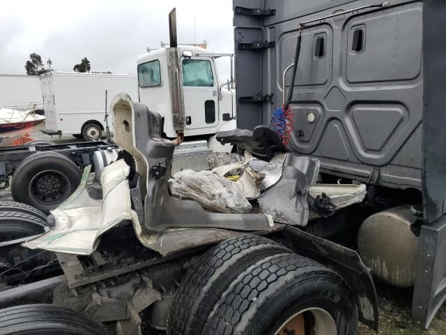 2018 Freightliner Cascadia 126