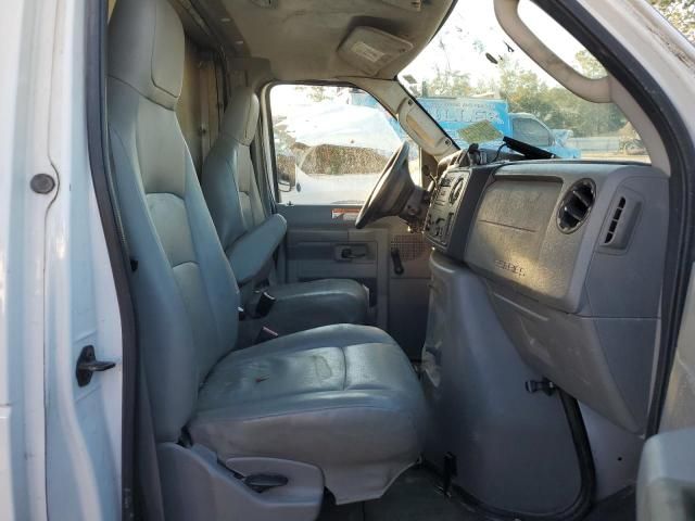 2012 Ford Econoline E350 Super Duty Cutaway Van