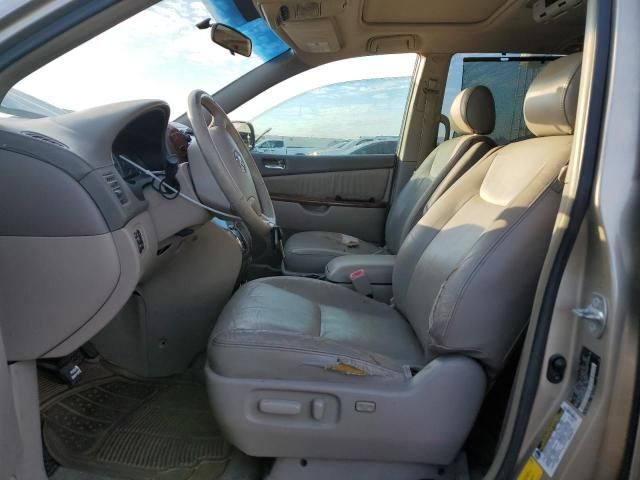 2005 Toyota Sienna XLE