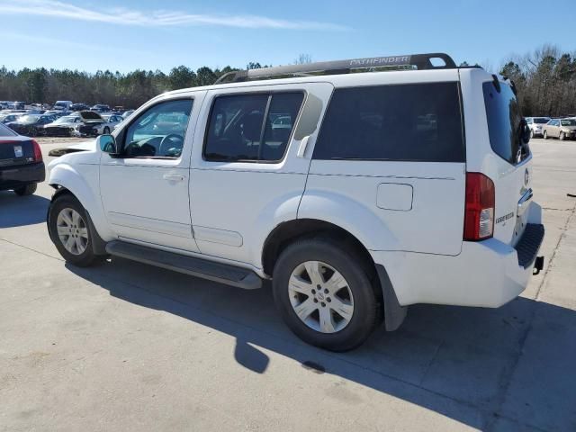 2005 Nissan Pathfinder LE