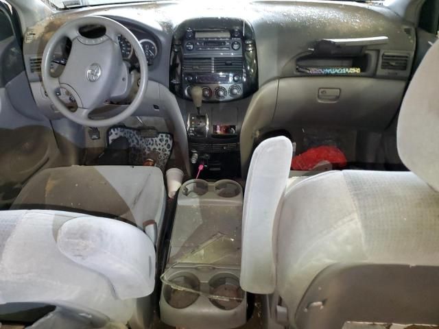 2005 Toyota Sienna CE