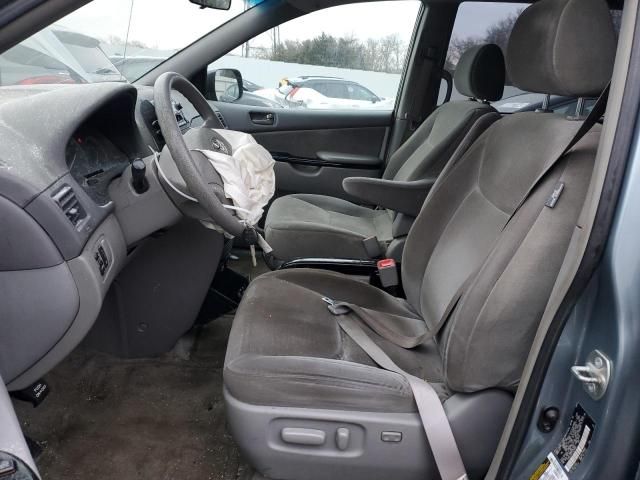 2005 Toyota Sienna CE