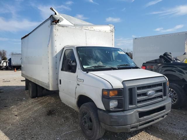 2013 Ford Econoline E350 Super Duty Cutaway Van