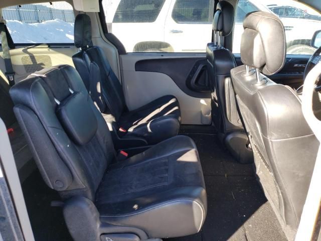 2014 Chrysler Town & Country Touring L