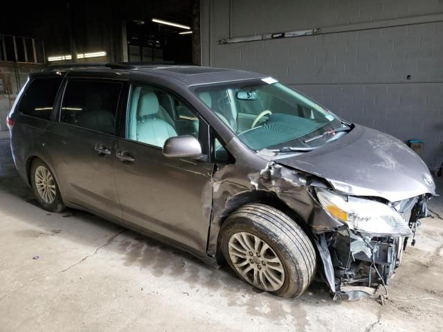 2013 Toyota Sienna XLE