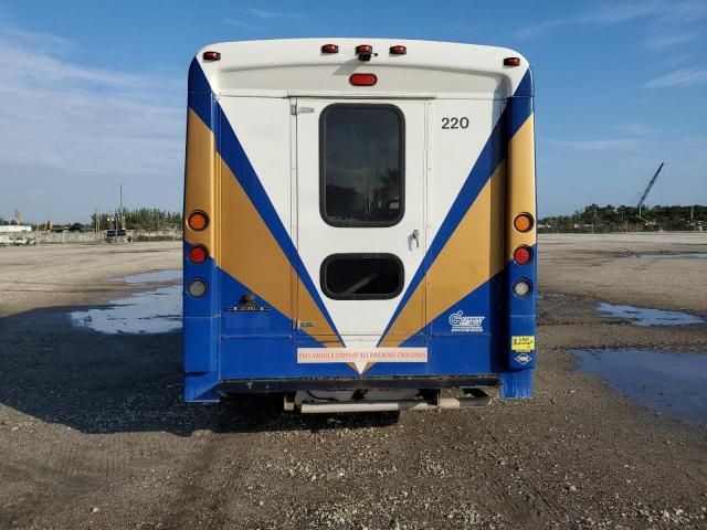 2016 Ford Econoline E450 Super Duty Cutaway Van