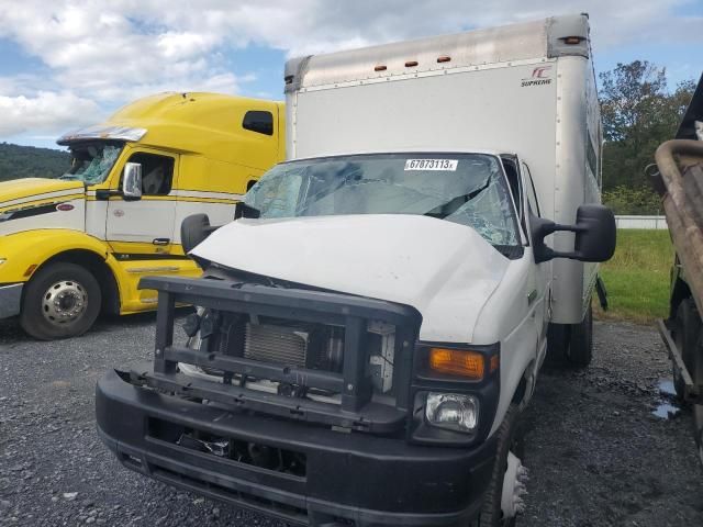 2015 Ford Econoline E350 Super Duty Cutaway Van