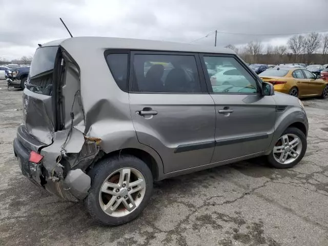 2011 KIA Soul +