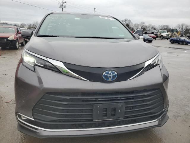 2022 Toyota Sienna XLE