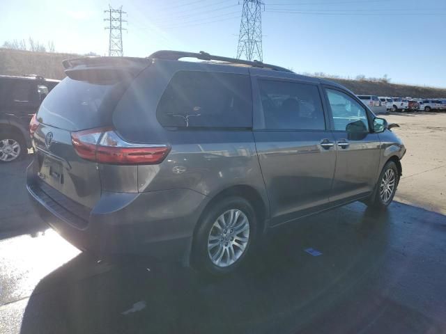 2017 Toyota Sienna XLE