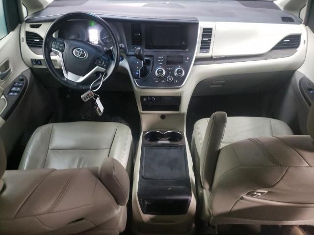 2016 Toyota Sienna XLE