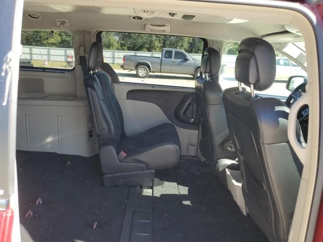 2014 Chrysler Town & Country Touring L