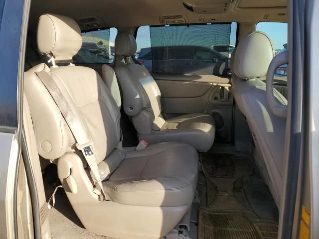 2005 Toyota Sienna XLE